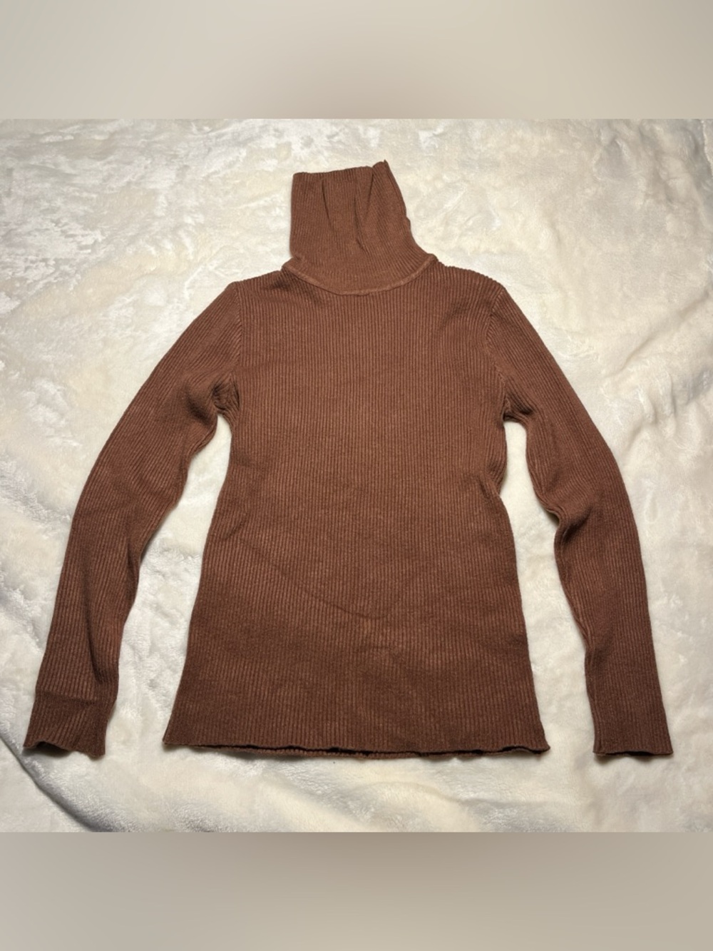 Ribbed Turtleneck Long Sleeve Top in Chestnut Brown